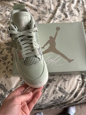 Nike Air Jordan 4 Retro “Seafoam” Women’s Sneakers Size 8 / 6.5Y HV0823-003 NIB